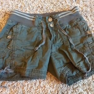 Union bay army green cutie cargo shorts.